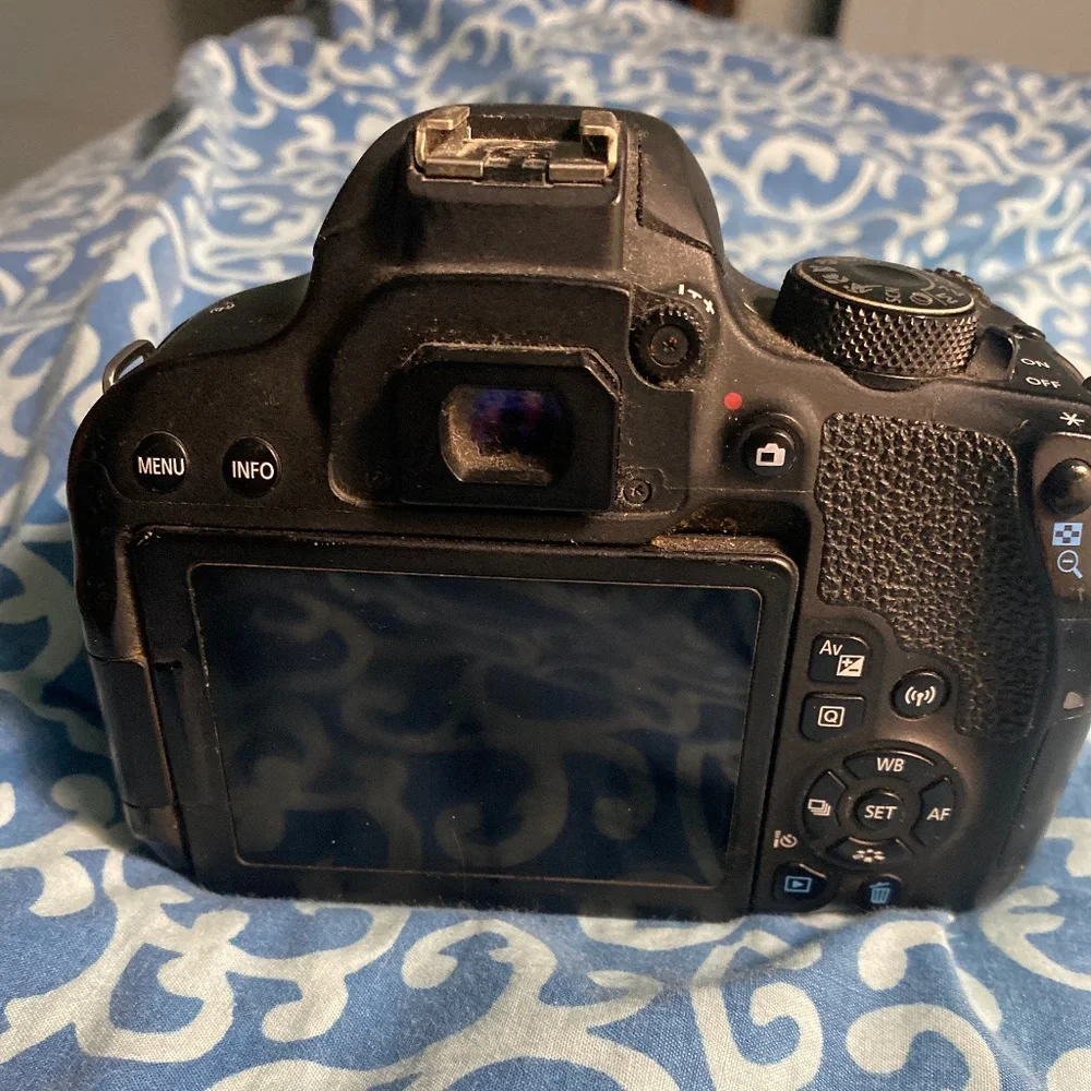 Canon T7i, Canon 50mm lens, Godax V1c flash
